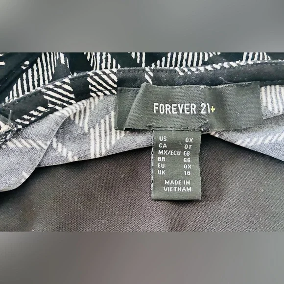 Forever 21 plus size 0X Black and White Chevron sundress Dress - Picture 9 of 9